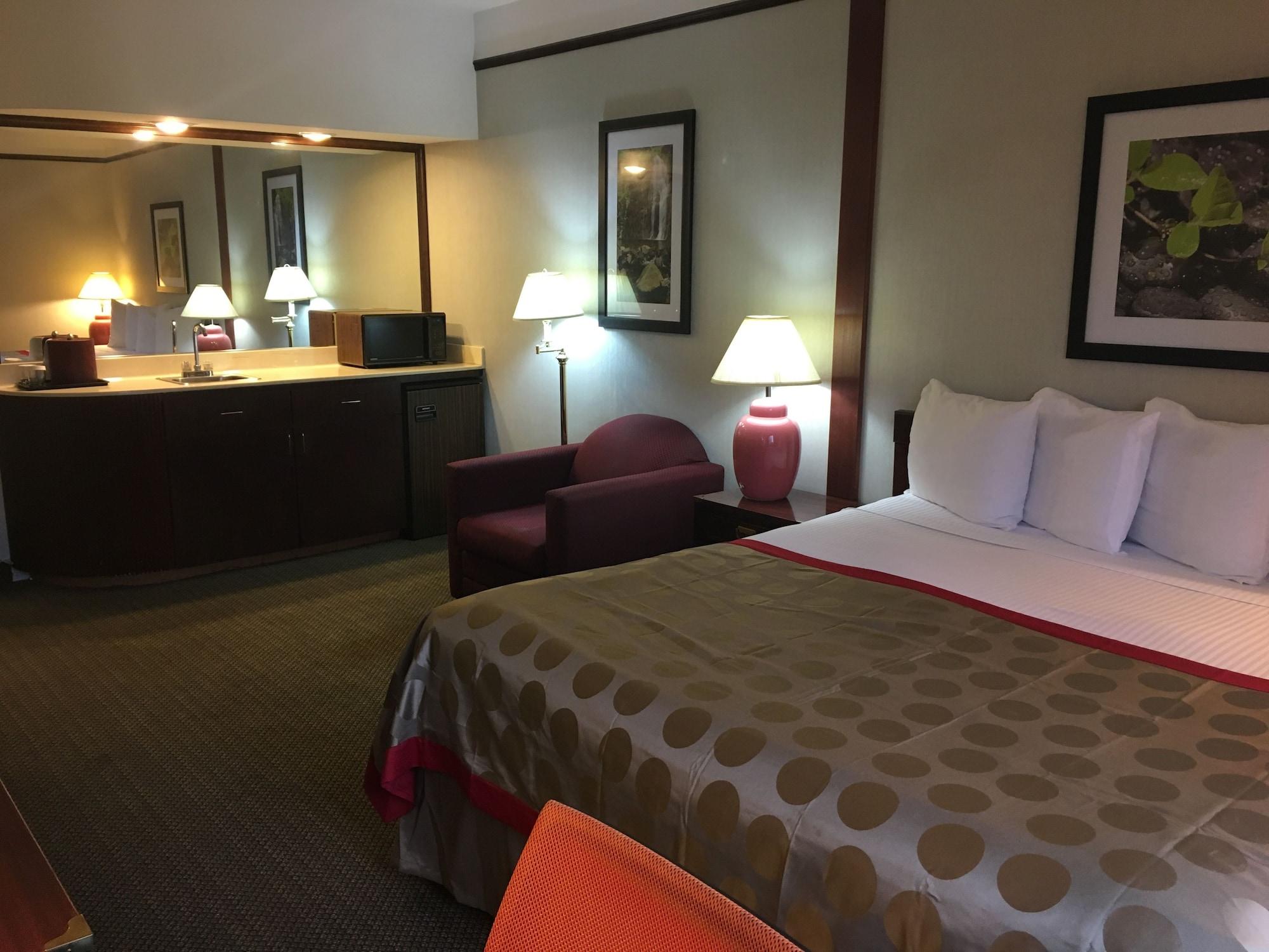Готель Ramada By Wyndham Portland Airport Екстер'єр фото