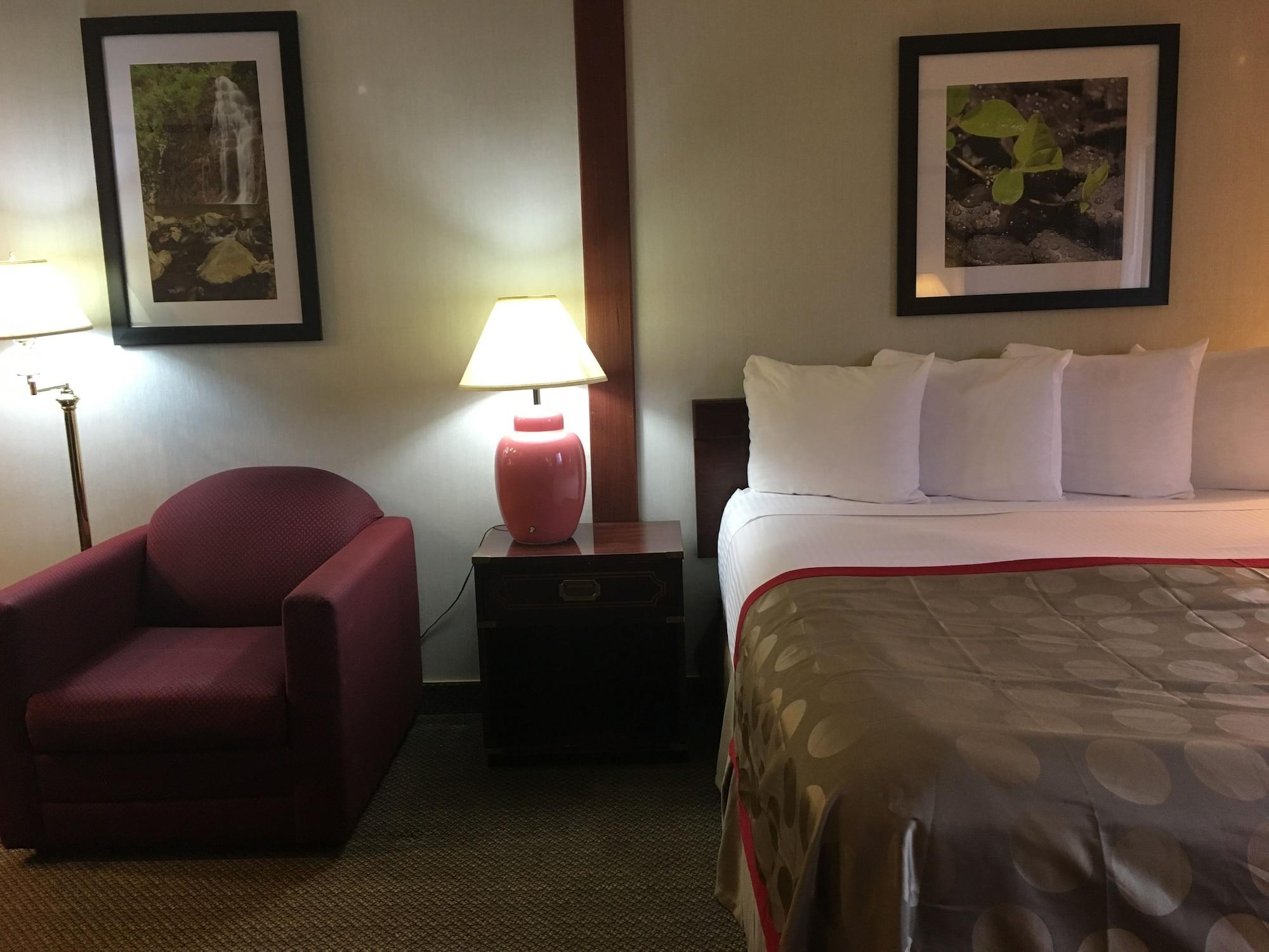 Готель Ramada By Wyndham Portland Airport Екстер'єр фото