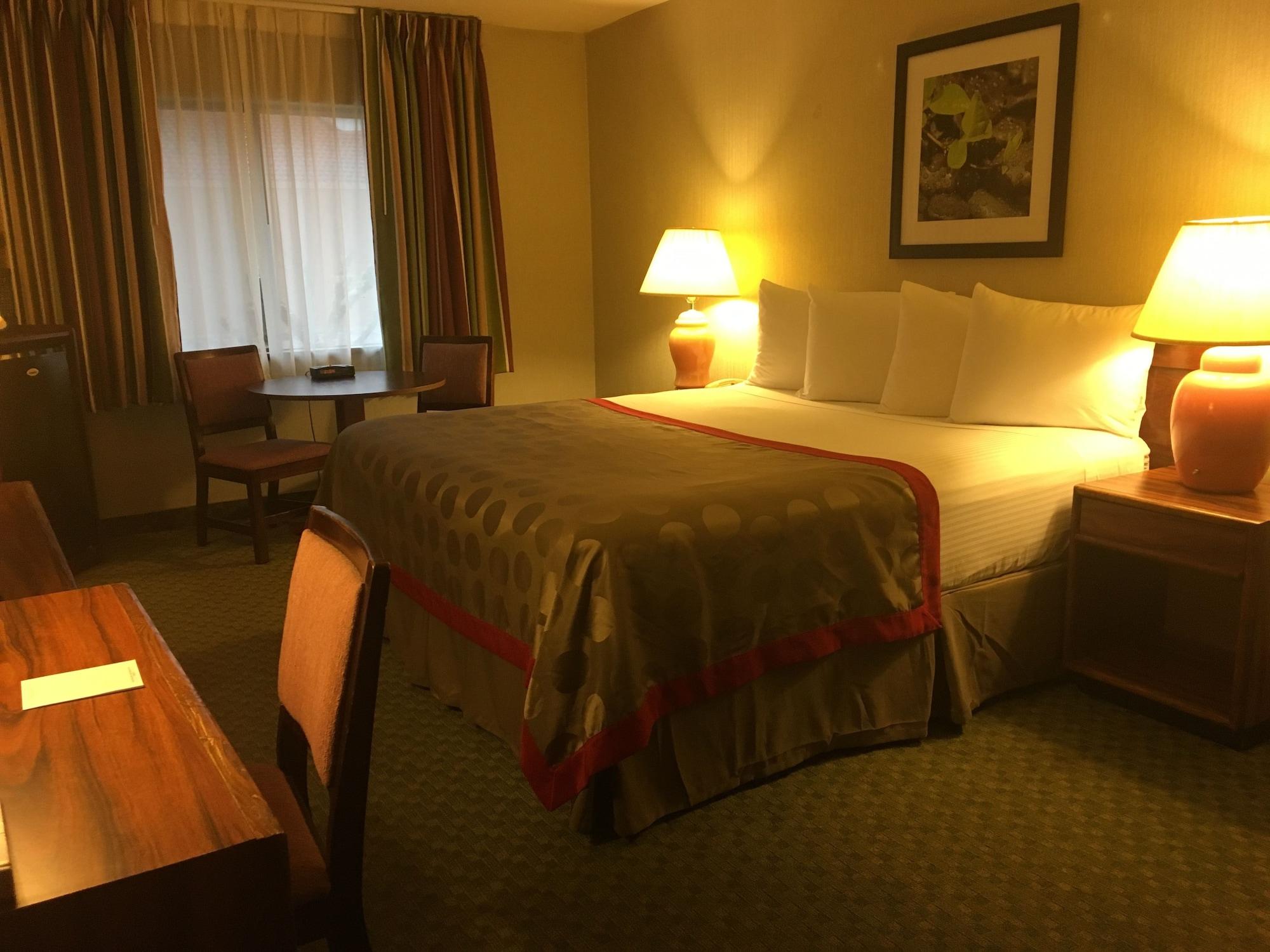 Готель Ramada By Wyndham Portland Airport Екстер'єр фото