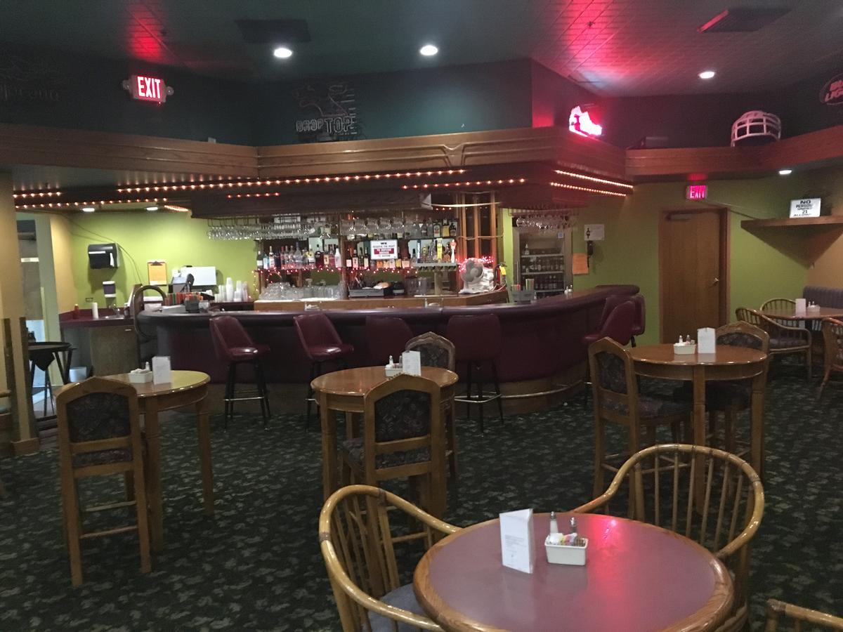 Готель Ramada By Wyndham Portland Airport Екстер'єр фото